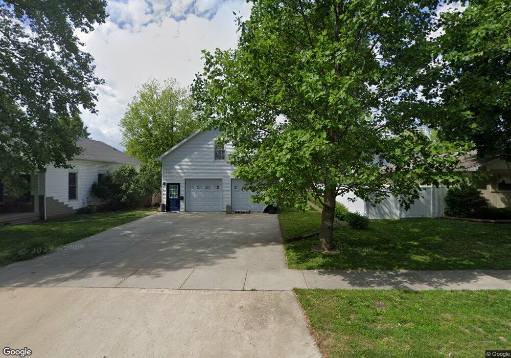 208 3rd St, Lincoln, IL 62656 - photo 1