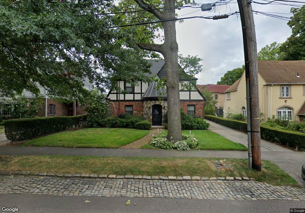 8110 Chevy Chase St, Jamaica, NY 11432 - photo 1