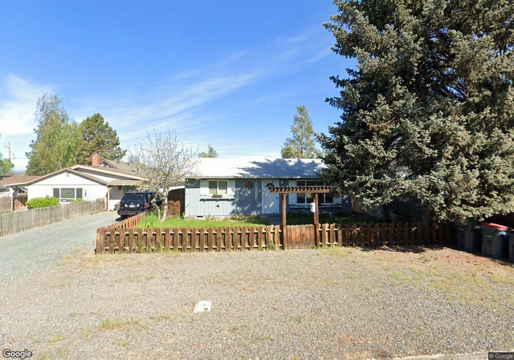 527 Maple St, Central Point, OR 97502 - photo 1