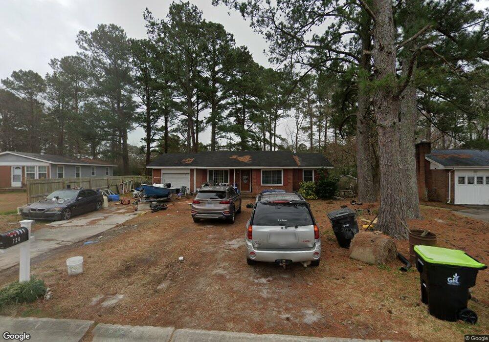 724 Dennis Rd, Jacksonville, NC 28546 - photo 1