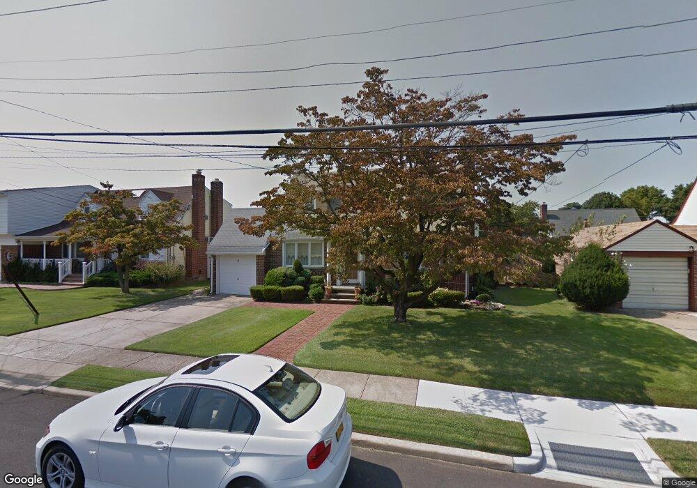 194 Guildford Ct, West Hempstead, NY 11552 - photo 1