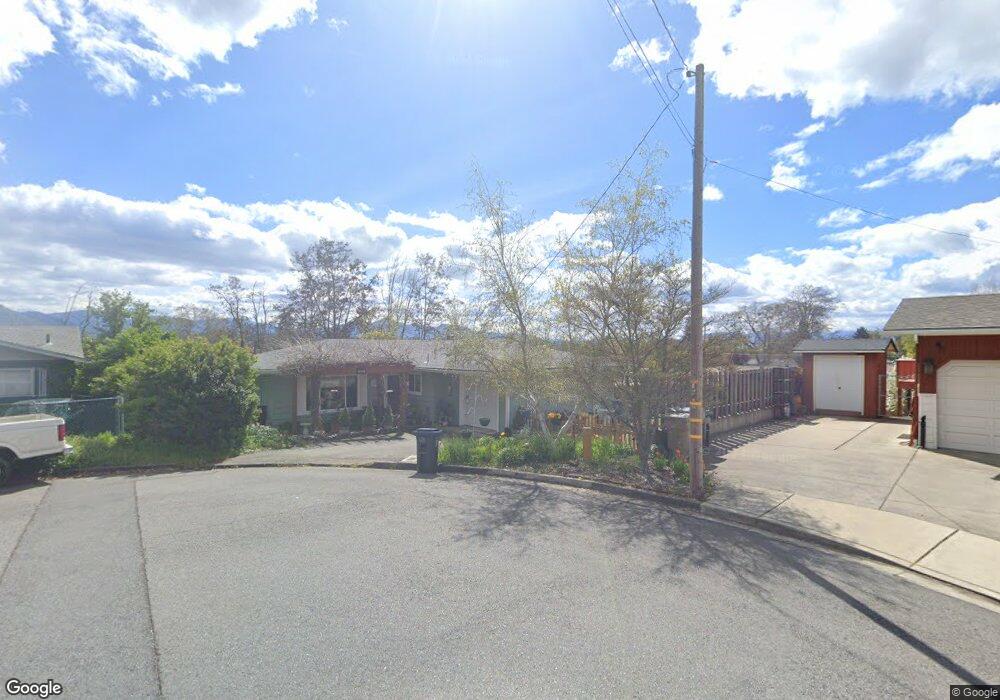 1215 NE Duane Dr, Grants Pass, OR 97526 - photo 1