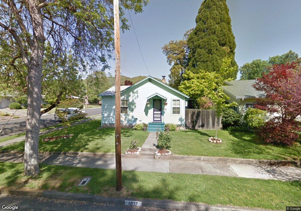 1027 NE 8th St, Grants Pass, OR 97526 - photo 1