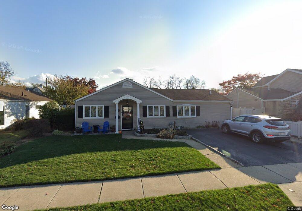 492 Rebecca Ln, Oceanside, NY 11572 - photo 1