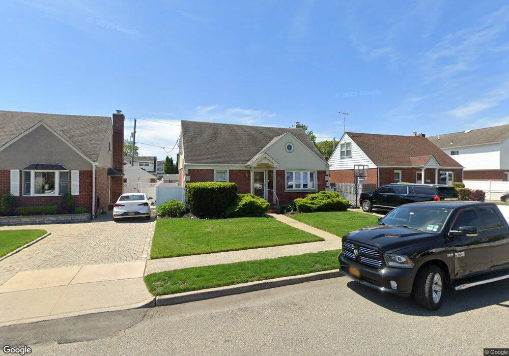 907 Center Dr, Franklin Square, NY 11010 - photo 1