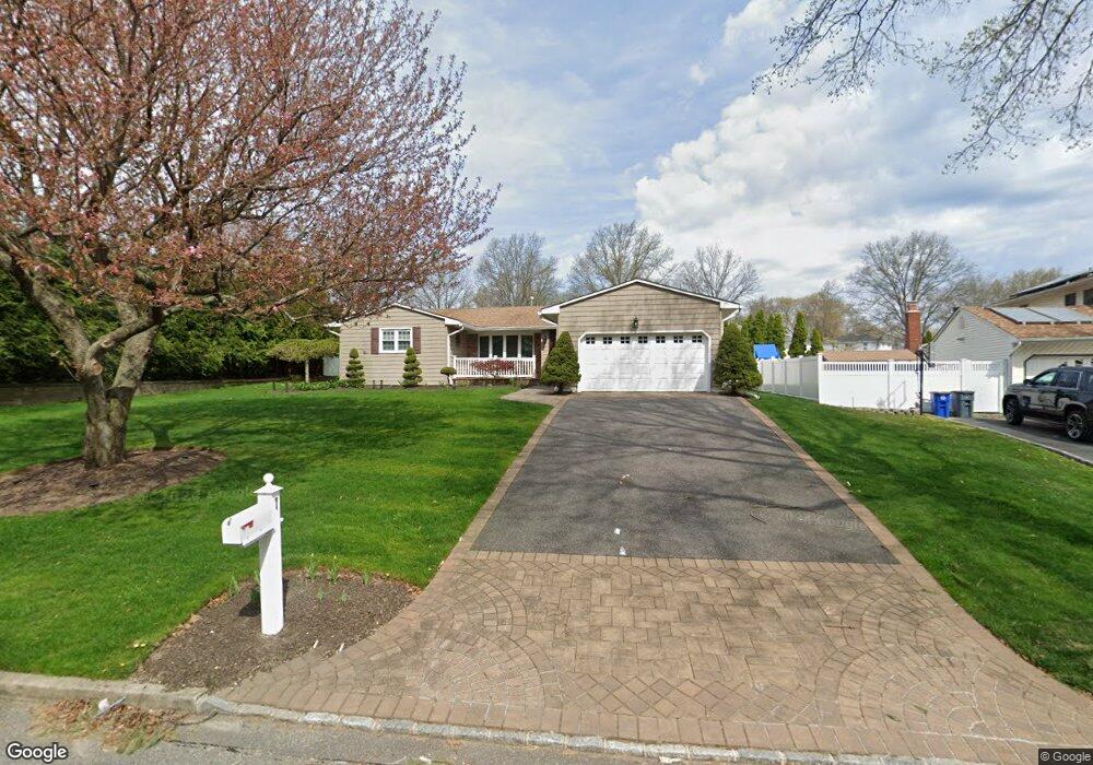 7 Belmar Ln, ComMacK, NY 11725 - photo 1