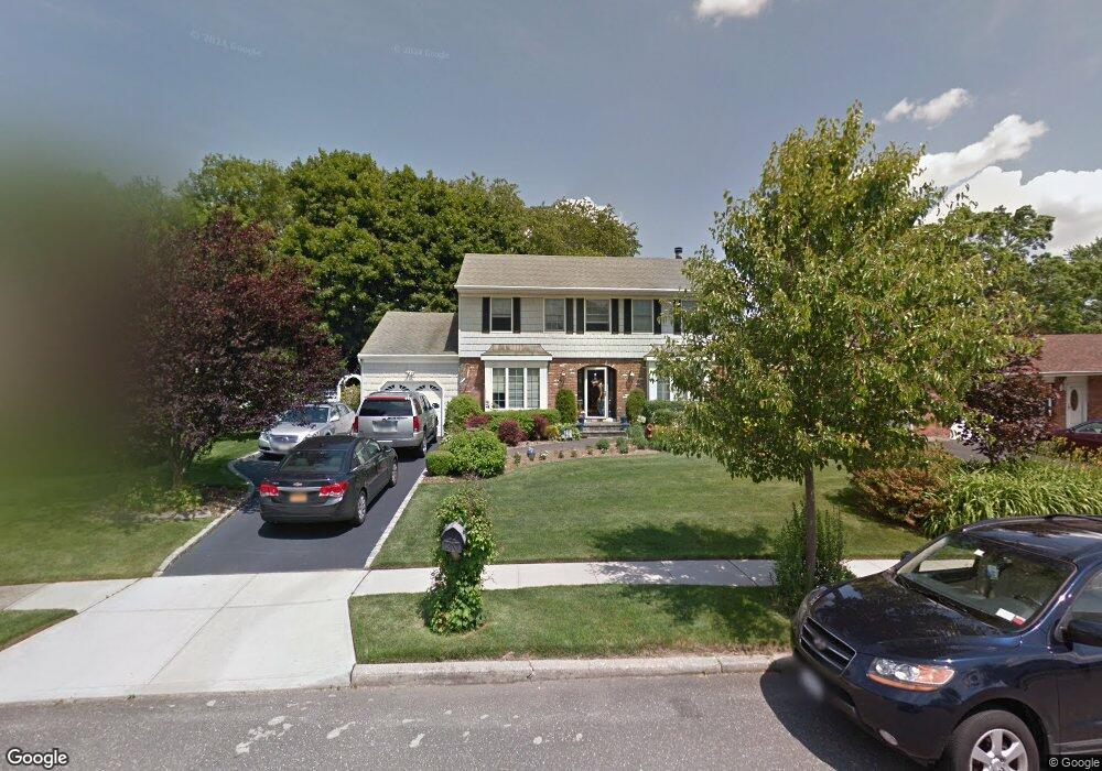 12 Tara Ln, ComMacK, NY 11725 - photo 1