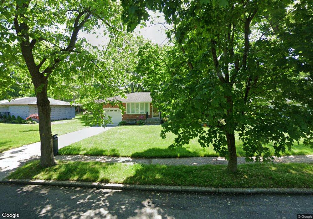 55 Fisher Rd, ComMacK, NY 11725 - photo 1