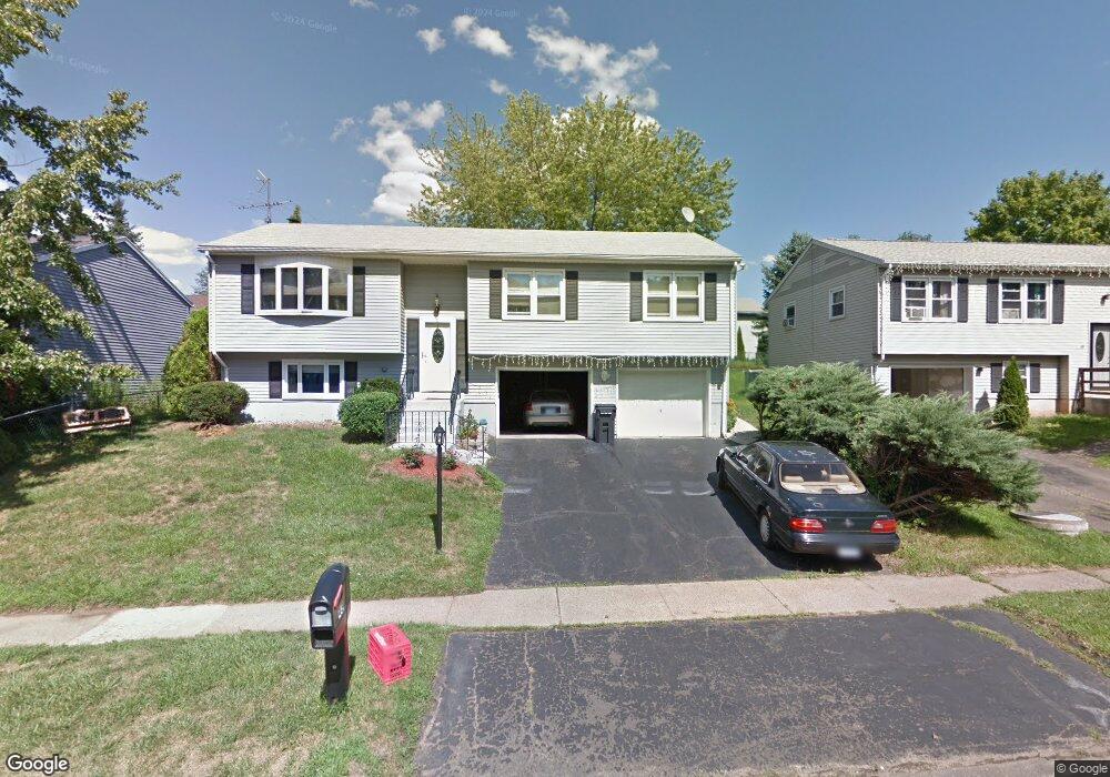 49 Roberta Dr, Middletown, CT 06457 - photo 1