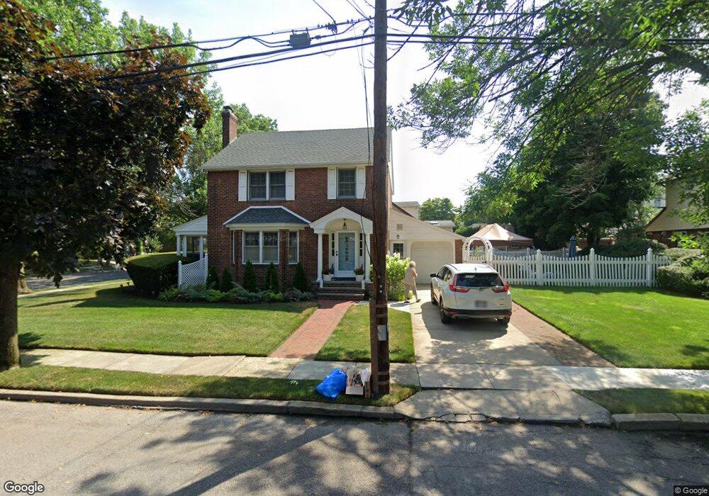 65 Clover Ave, Floral Park, NY 11001 - photo 1