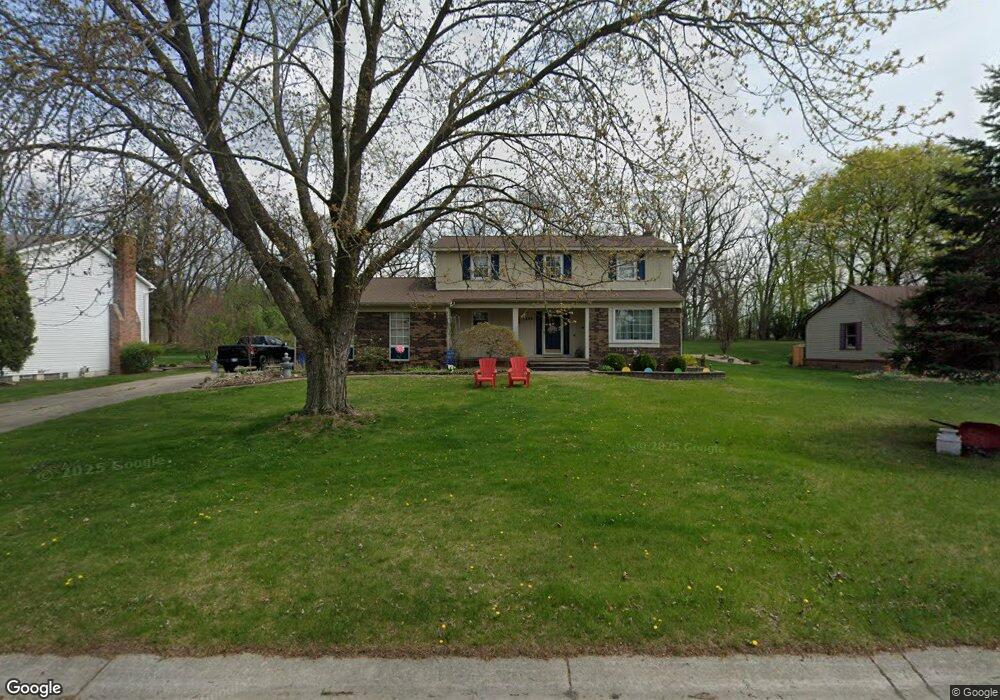 1829 Hickory Bark Ln, Bloomfield Hills, MI 48304 - photo 1