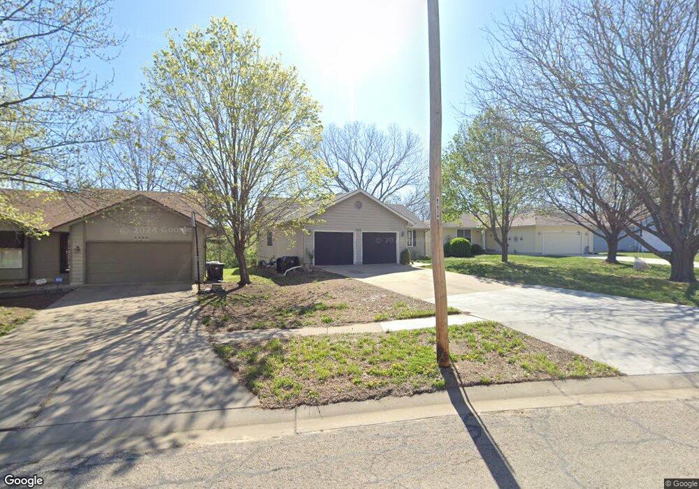 3532 SW Kent Ct, Topeka, KS 66614 - photo 1