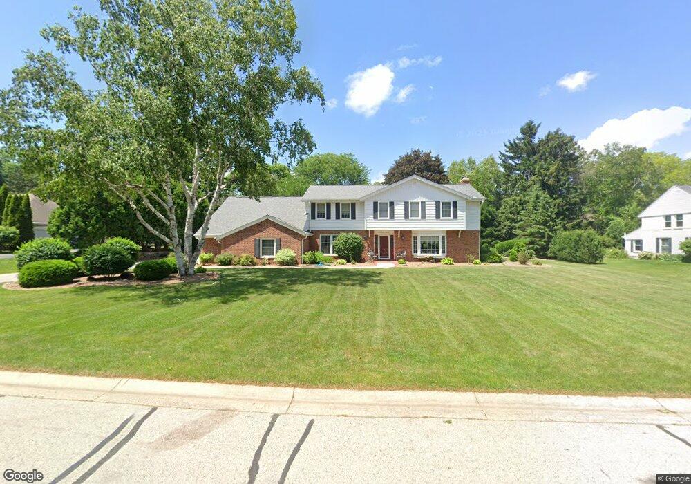 14200 Heatherwood Ct, Elm Grove, WI 53122 - photo 1