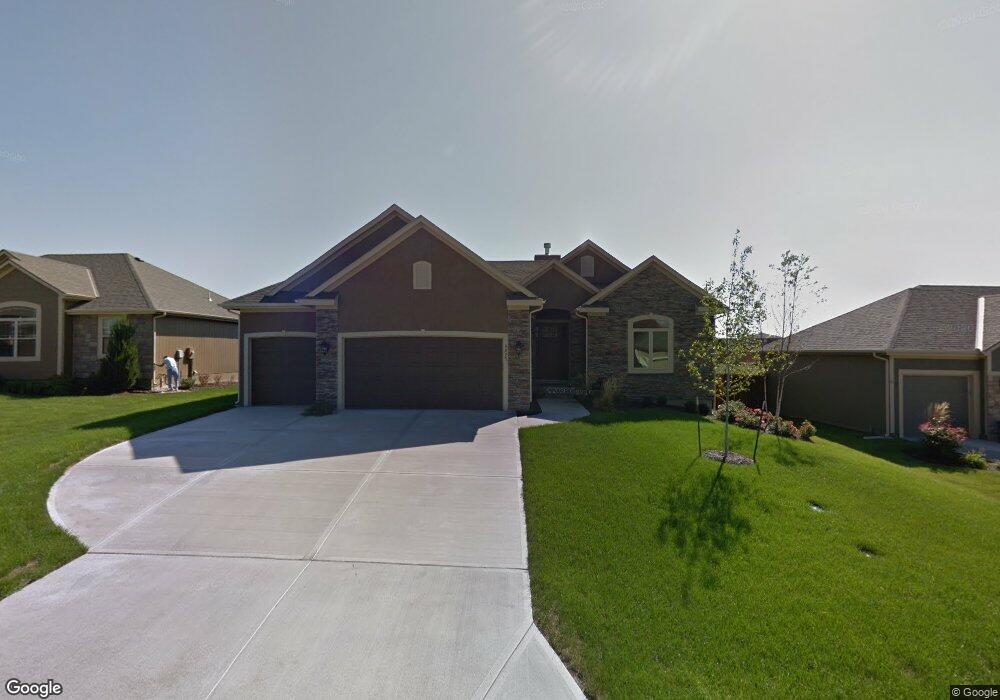 4925 Theden St, Shawnee, KS 66218 - photo 1