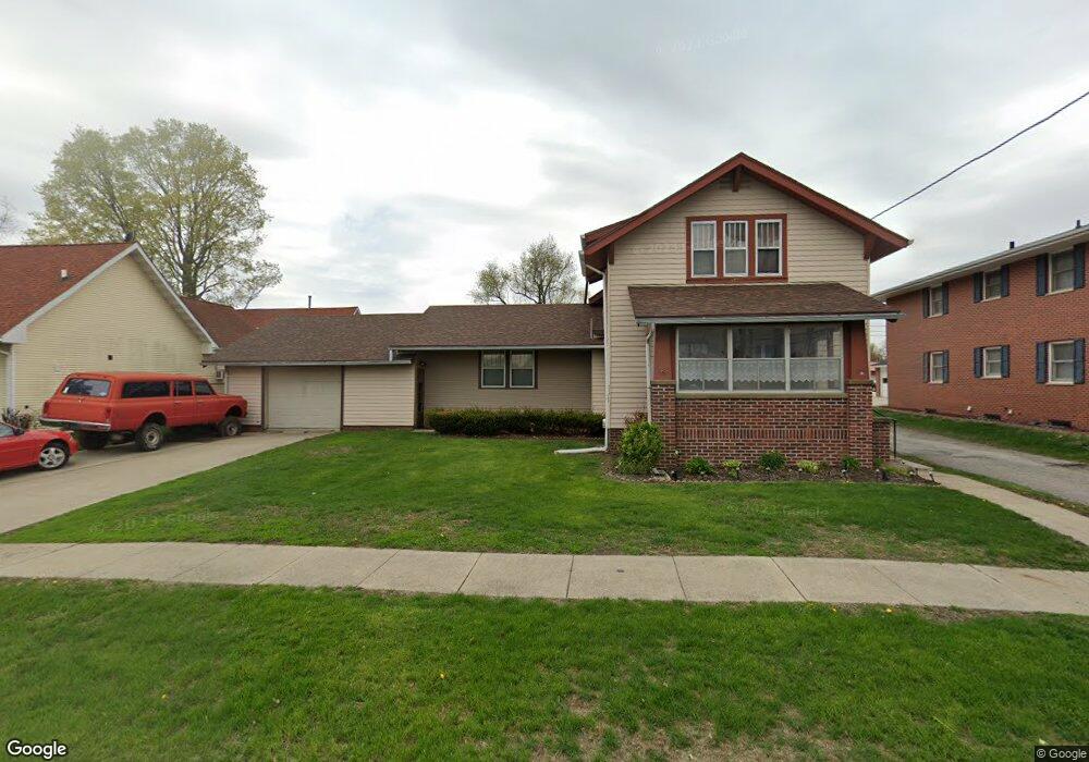 213 W 3rd St S, Newton, IA 50208 - photo 1