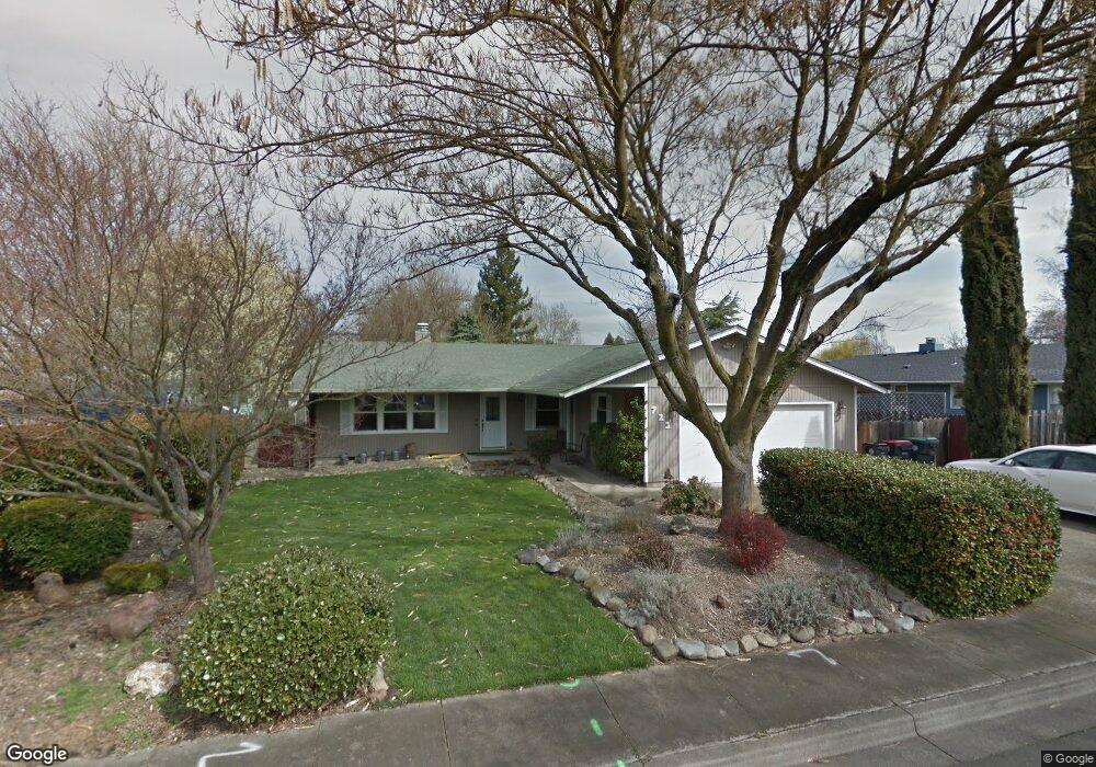 723 Hemlock Ave, Central Point, OR 97502 - photo 1