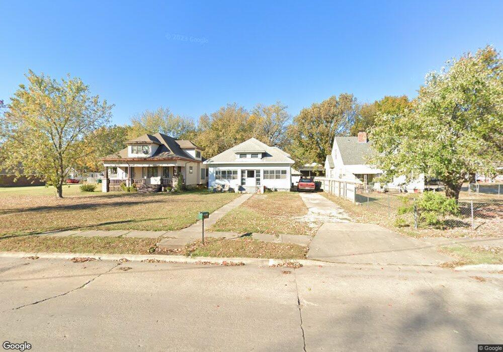 220 N 26th St, Parsons, KS 67357 - photo 1