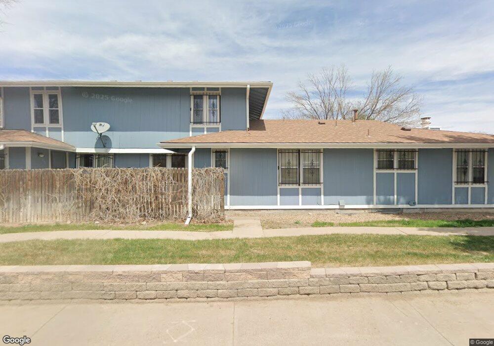 263 S Newark Cir, Aurora, CO 80012 - photo 1