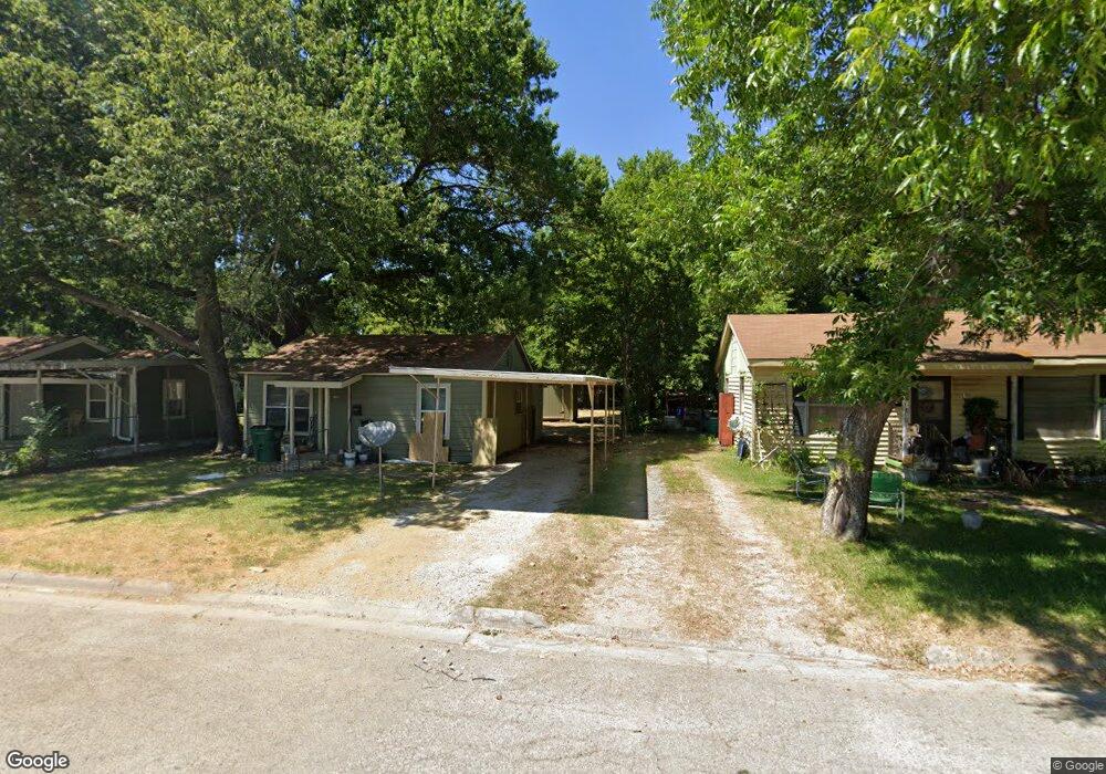 1505 E Tennie St, Gainesville, TX 76240 - photo 1