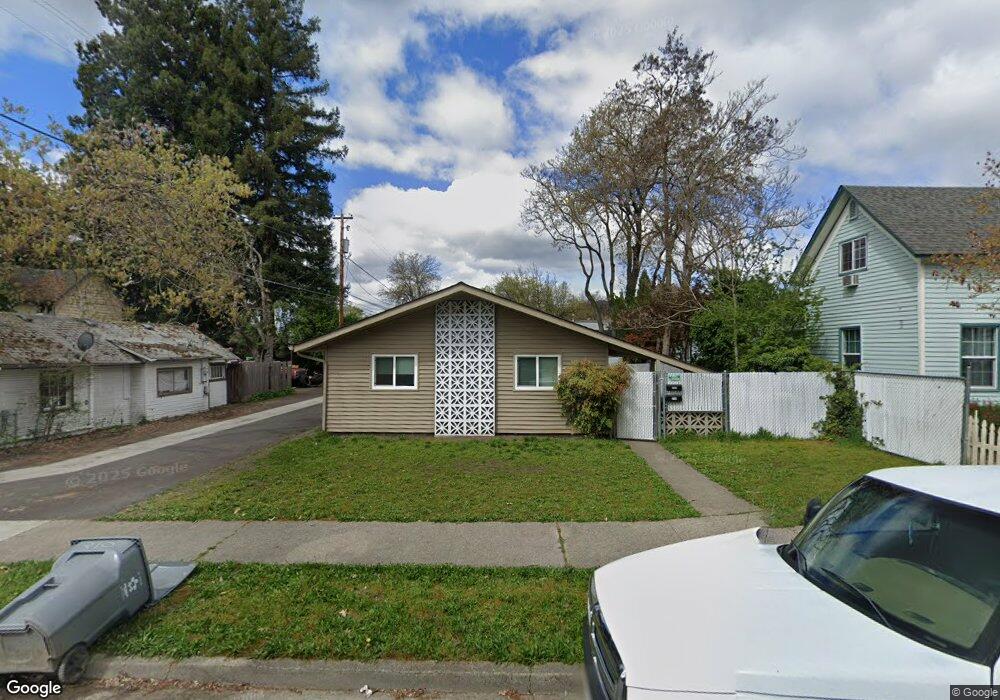 308 NW 3rd St, Grants Pass, OR 97526 - photo 1