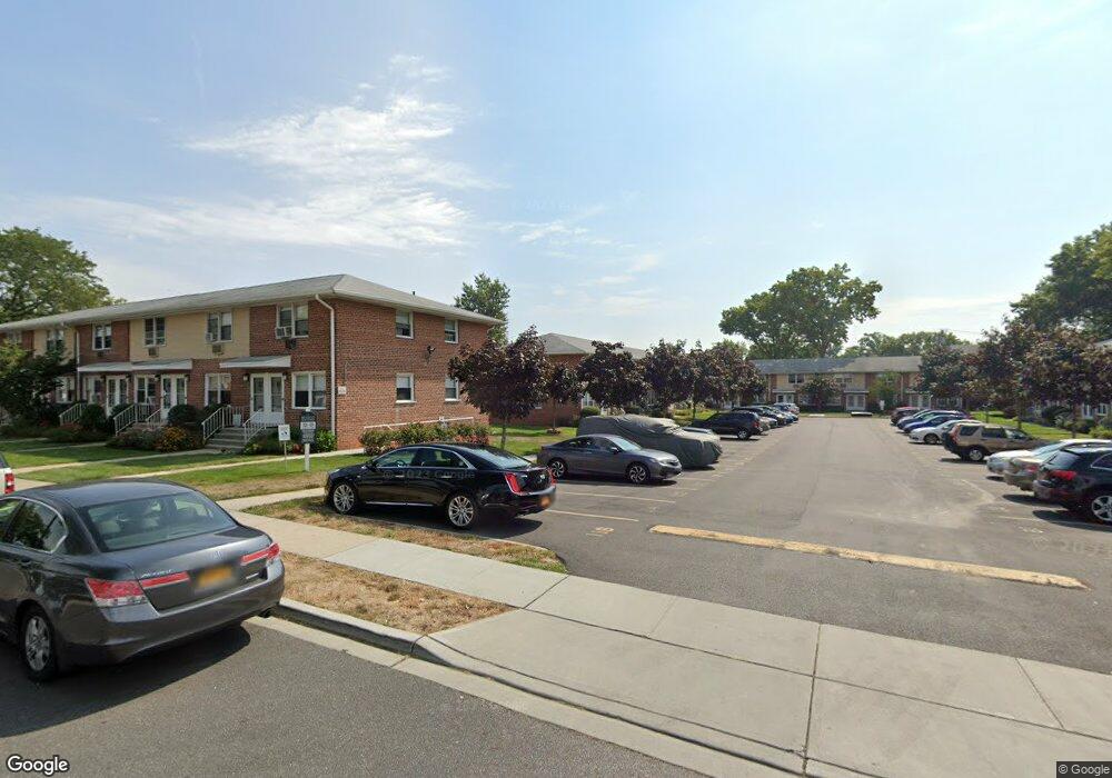 100 Mayfield Ln, Valley Stream, NY 11581 - photo 1