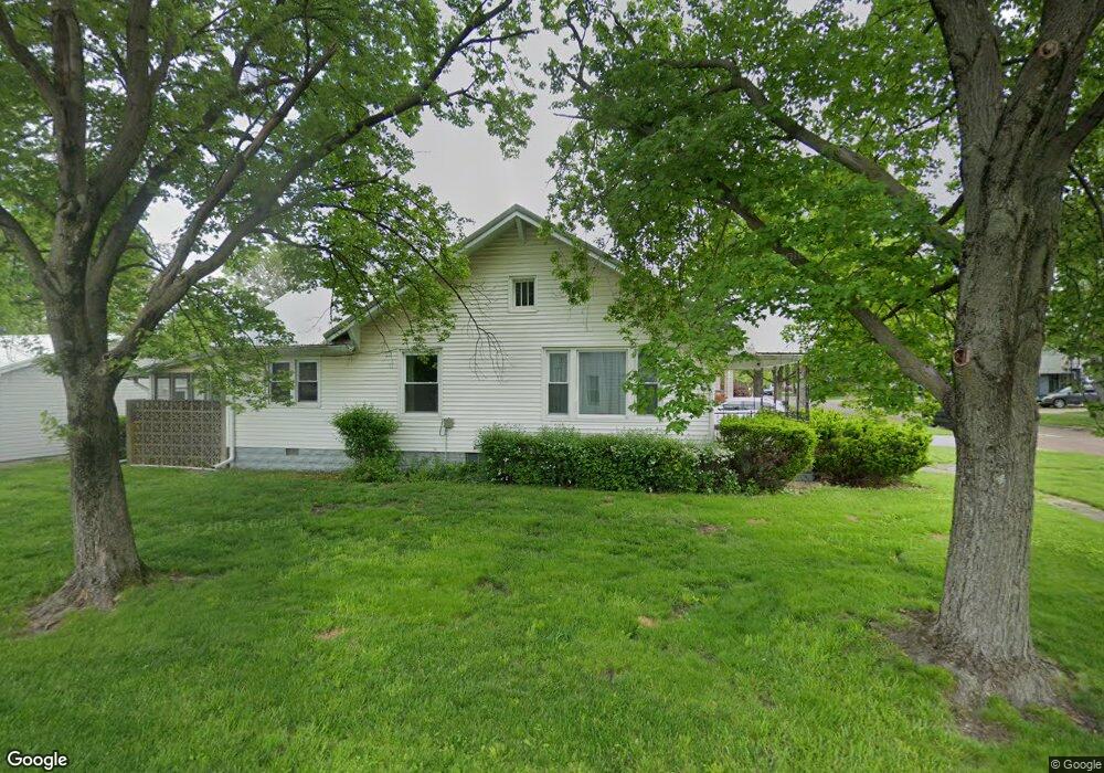 1121 S 15th St, Mattoon, IL 61938 - photo 1