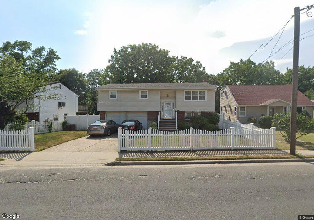 1576 Meadowbrook Rd, Merrick, NY 11566 - photo 1