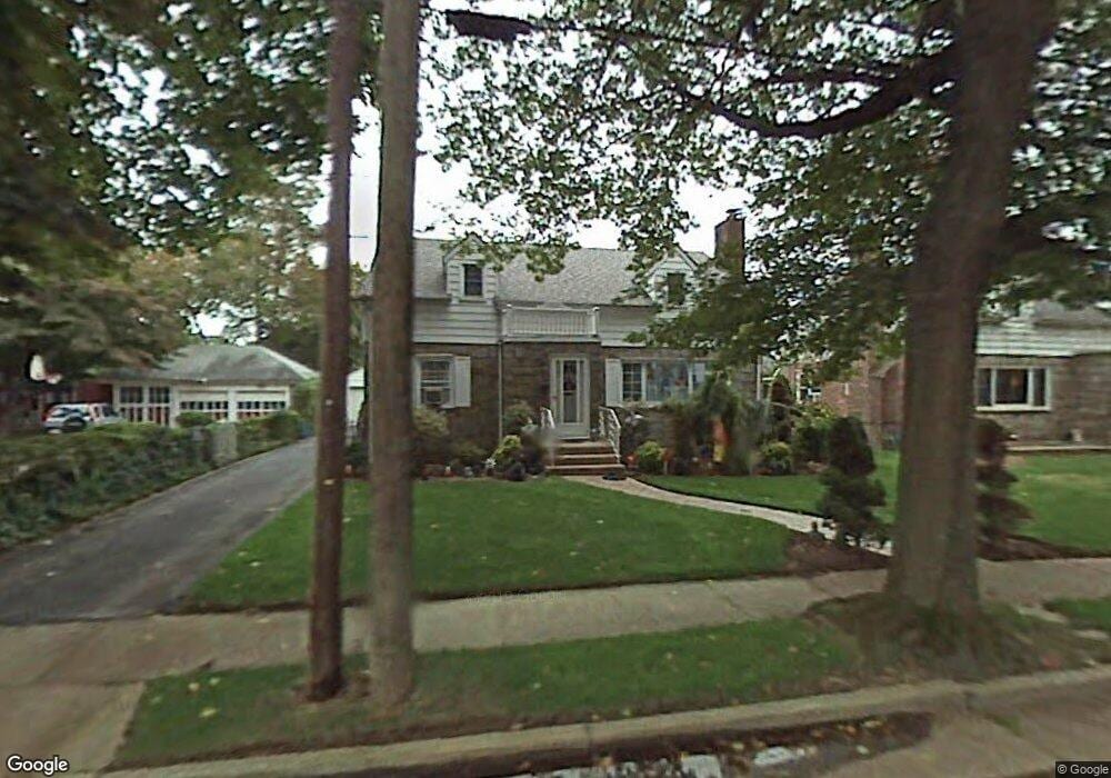 22 Beatrice Ct, Hempstead, NY 11550 - photo 1