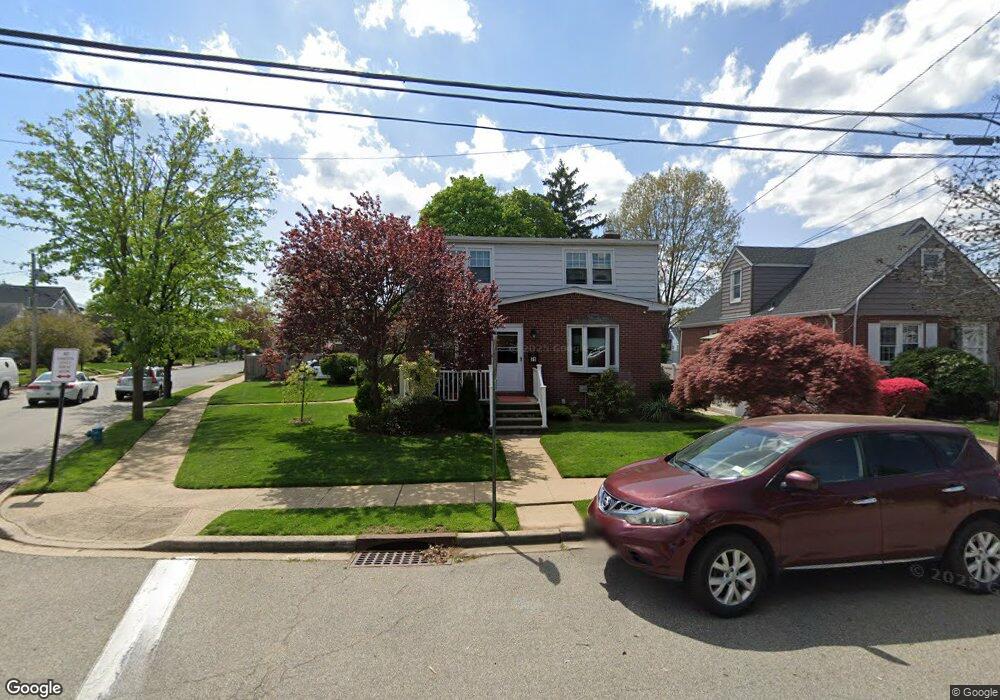 71 Lincoln Ave, New Hyde Park, NY 11040 - photo 1