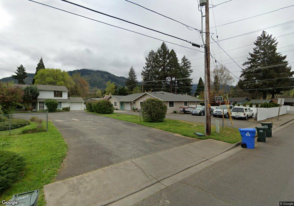 1693 Cloverlawn Dr, Grants Pass, OR 97527 - photo 1