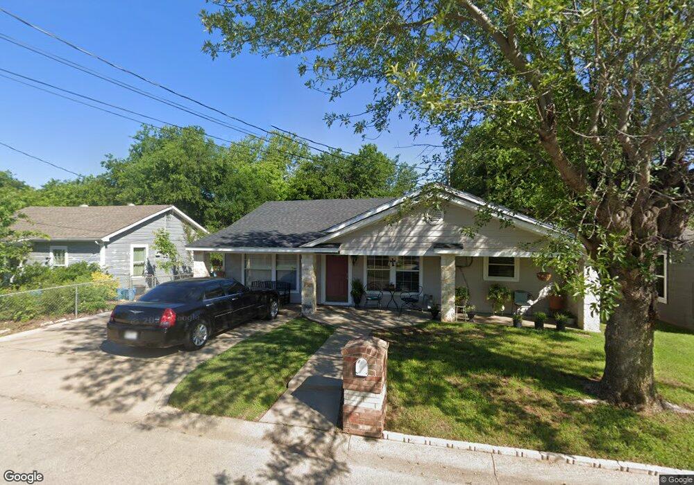 1210 W Lone Star Ave, Cleburne, TX 76033 - photo 1