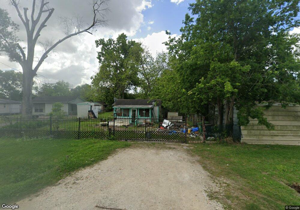 1216 Sadler St, Houston, TX 77022 - photo 1
