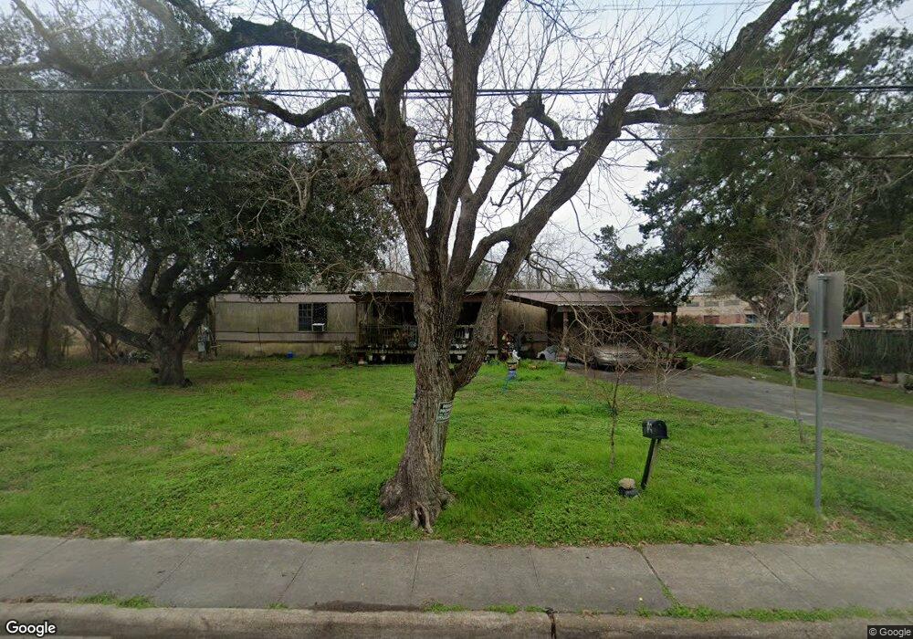 700 Kost Rd, Alvin, TX 77511 - photo 1