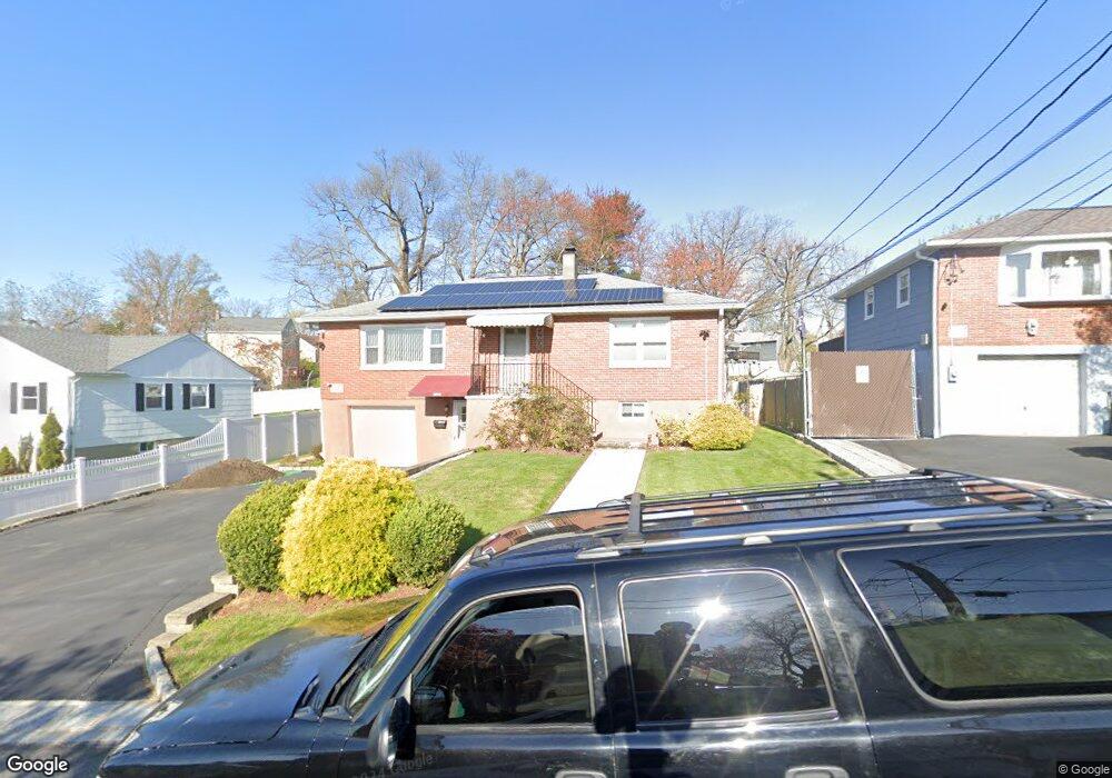 10 Entrance Ct, Yonkers, NY 10710 - photo 1