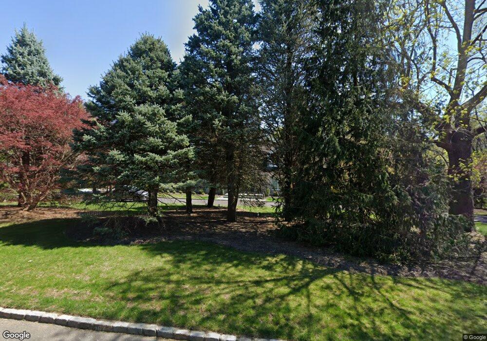 2 Elm Ct, Port Washington, NY 11050 - photo 1