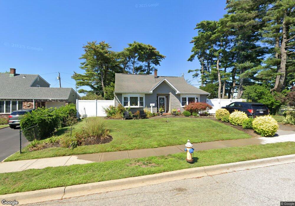 61 Stirrup Ln, Levittown, NY 11756 - photo 1