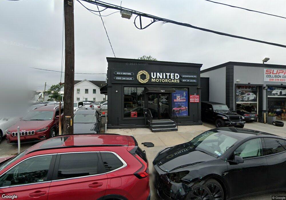 727 Hempstead Turnpike, Franklin Square, NY 11010 - photo 1