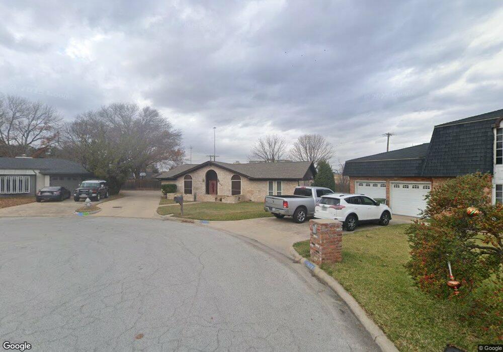 832 Overhill Ct, Hurst, TX 76053 - photo 1