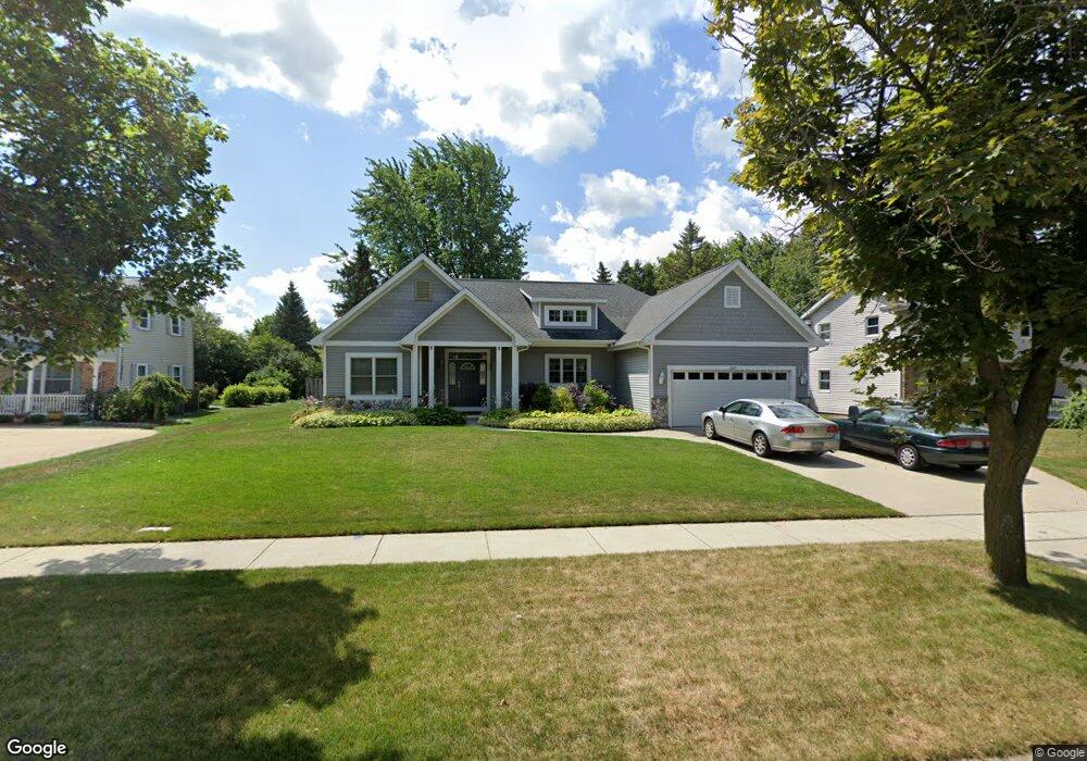 323 Franconian Dr N, Frankenmuth, MI 48734 - photo 1