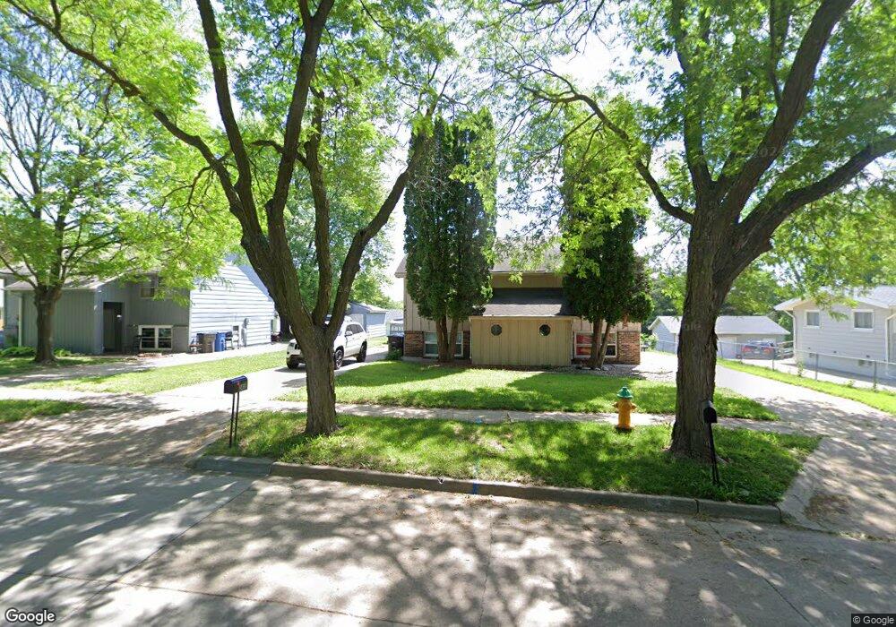 2411 SE 17th St, Des Moines, IA 50320 - photo 1