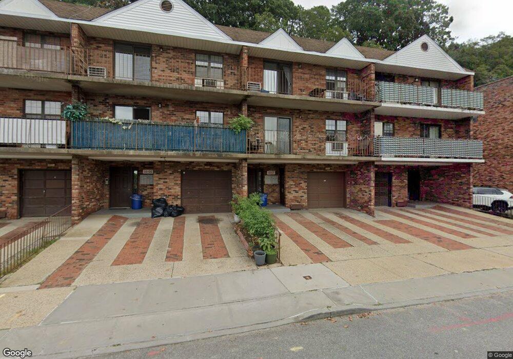 6607 242nd St unit GAR13, Little Neck, NY 11362 - photo 1