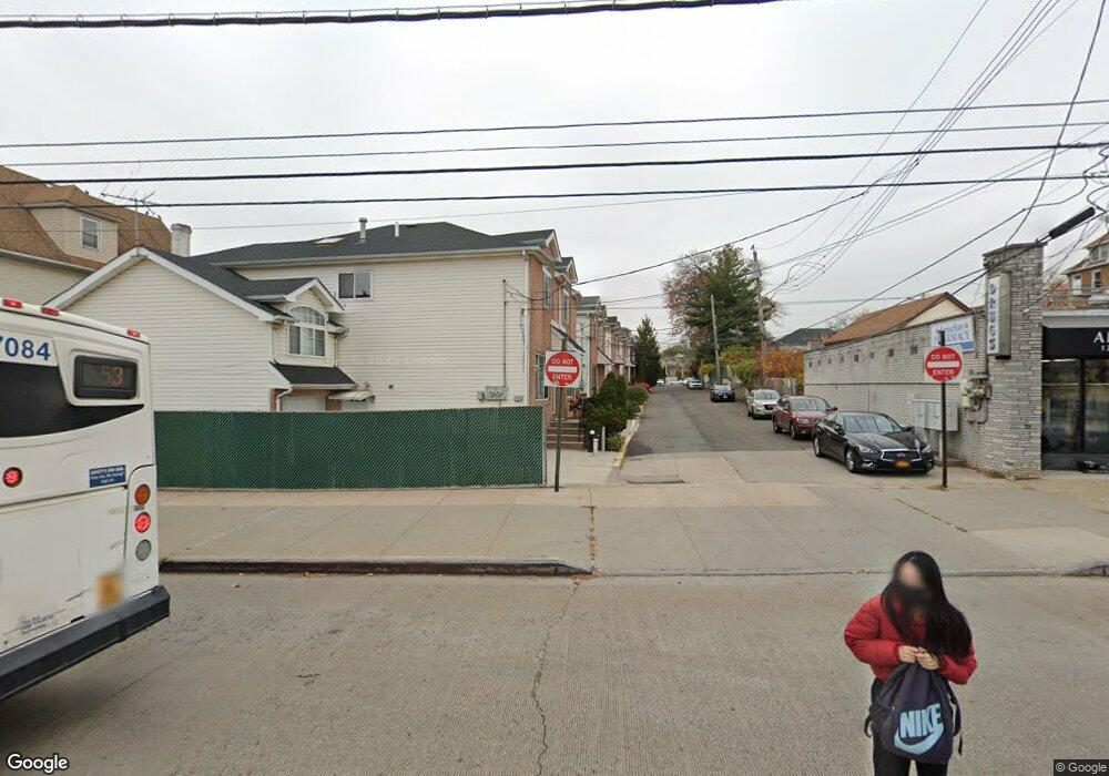 32 Pebble Ln, Staten Island, NY 10305 - photo 1