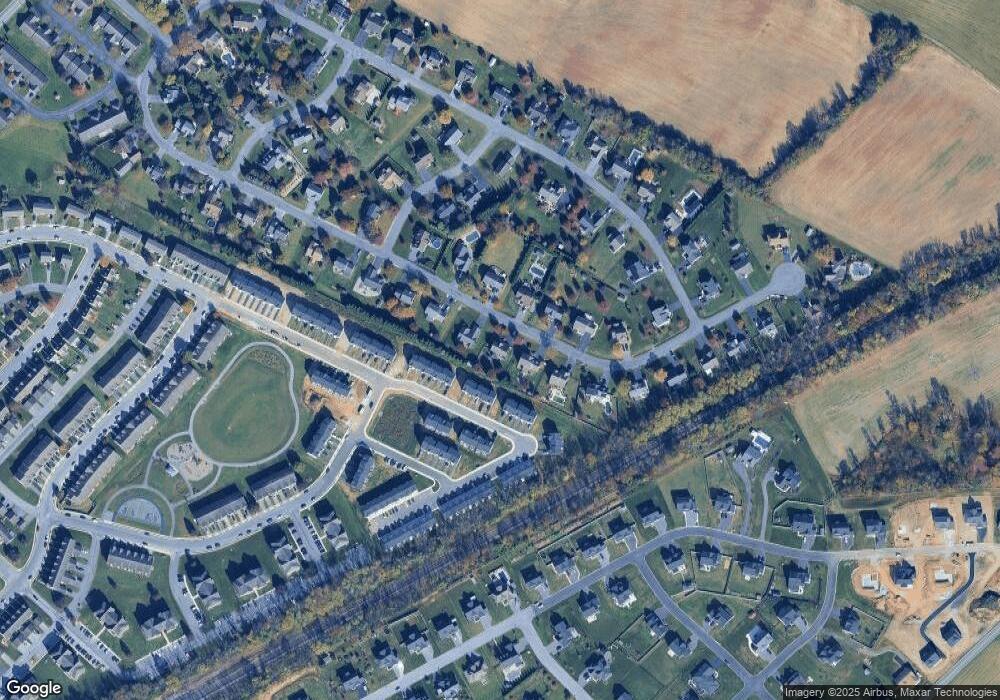 524 Franklin Square Dr, Chambersburg, PA 17201 - photo 1