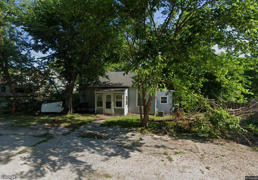 924 W 9 1/2 St, Davenport, IA 52804 - photo 1