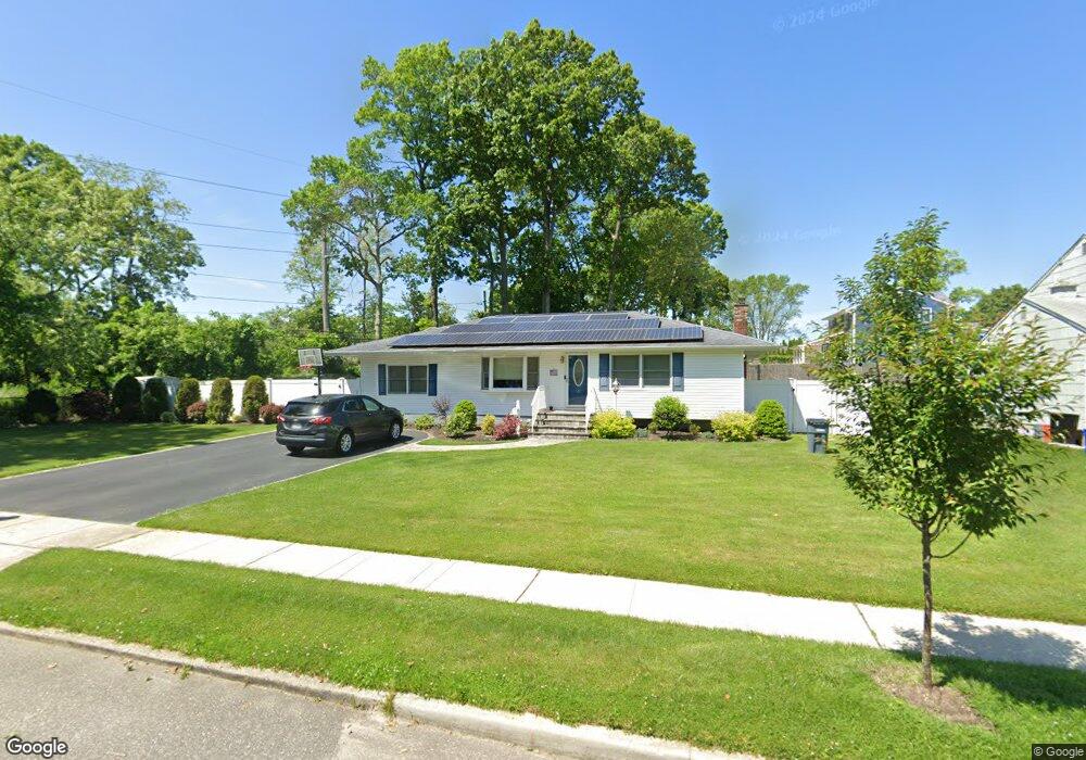 22 Eustace Dr, ComMacK, NY 11725 - photo 1