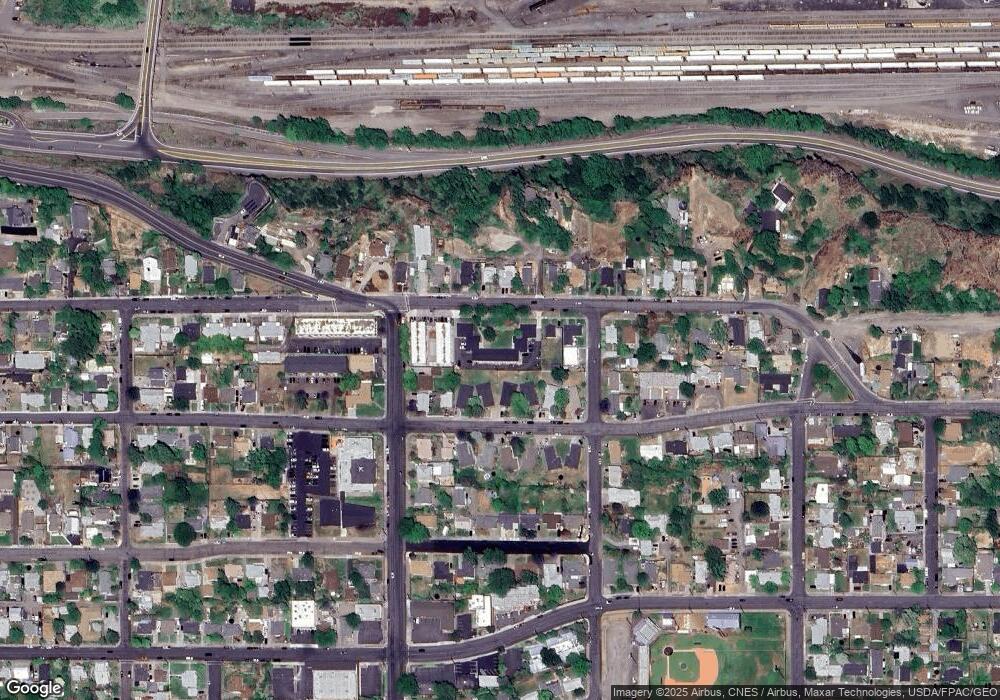 1714 E 9th St, the Dalles, OR 97058 - photo 1