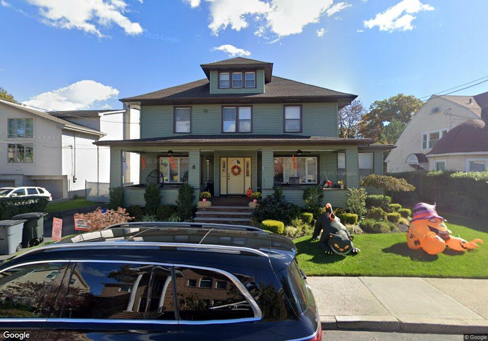 1010 Edgewood Ln, Fort Lee, NJ 07024 - photo 1