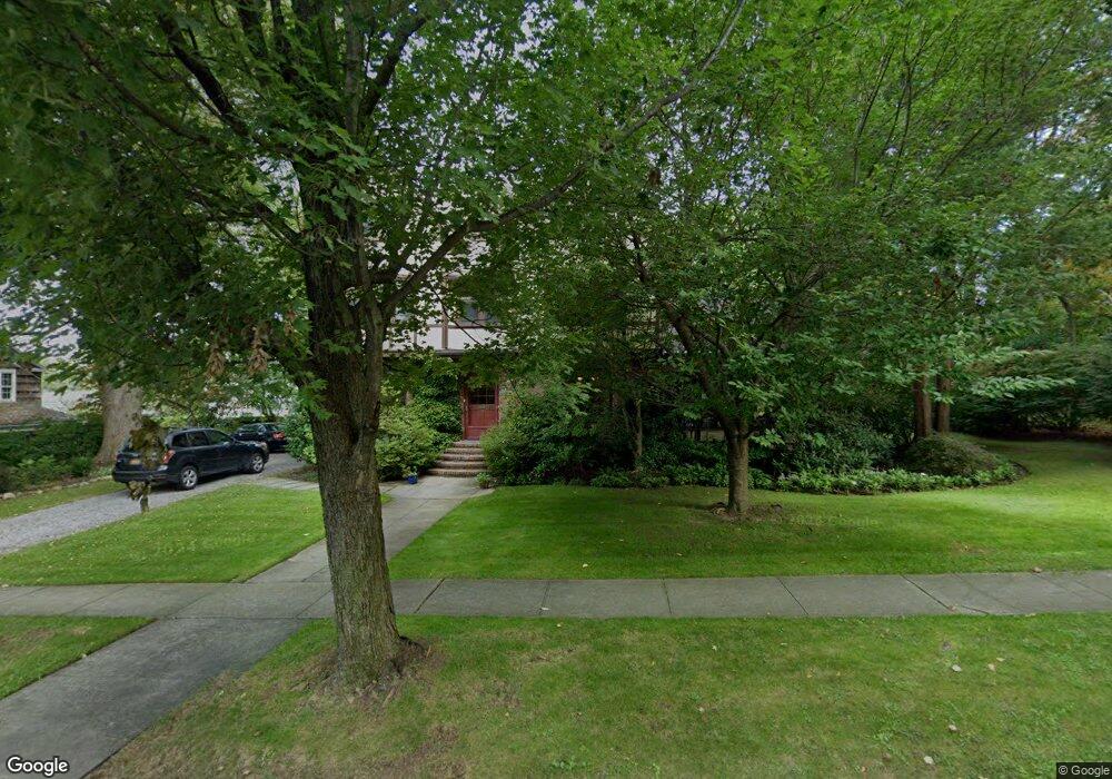 129 Hill Park Ave, Great Neck, NY 11021 - photo 1