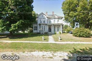 109 4th St, Carrollton, IL 62016