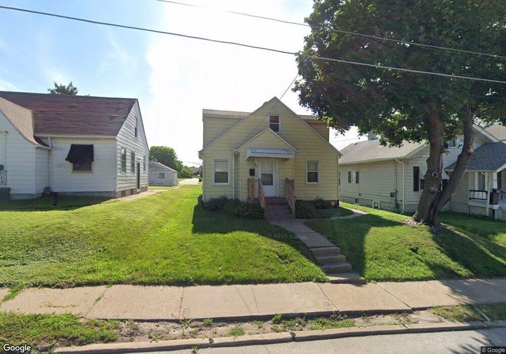 1211 N Marquette St, Davenport, IA 52804 - photo 1